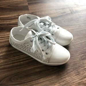 Report casual tennis shoes size 2